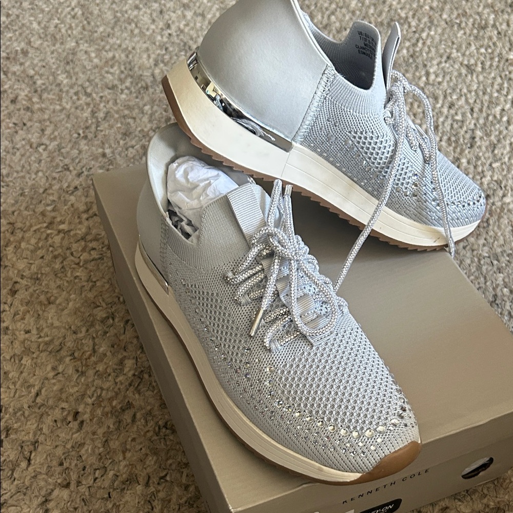 Kenneth Cole Pale Gray Knit Slip-On Sneakers with Metallic Heel